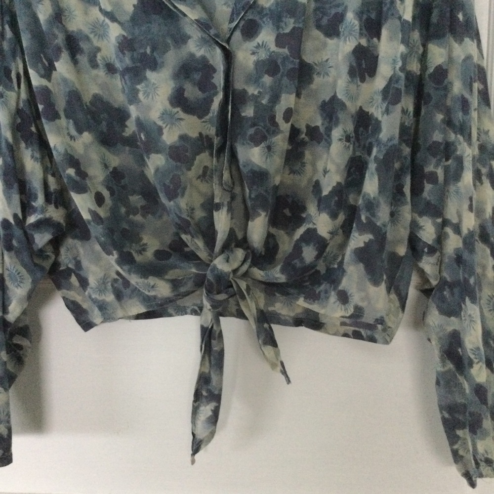 Tie-Front Floral Blouse - Blue/Gray - Picture 4 of 7